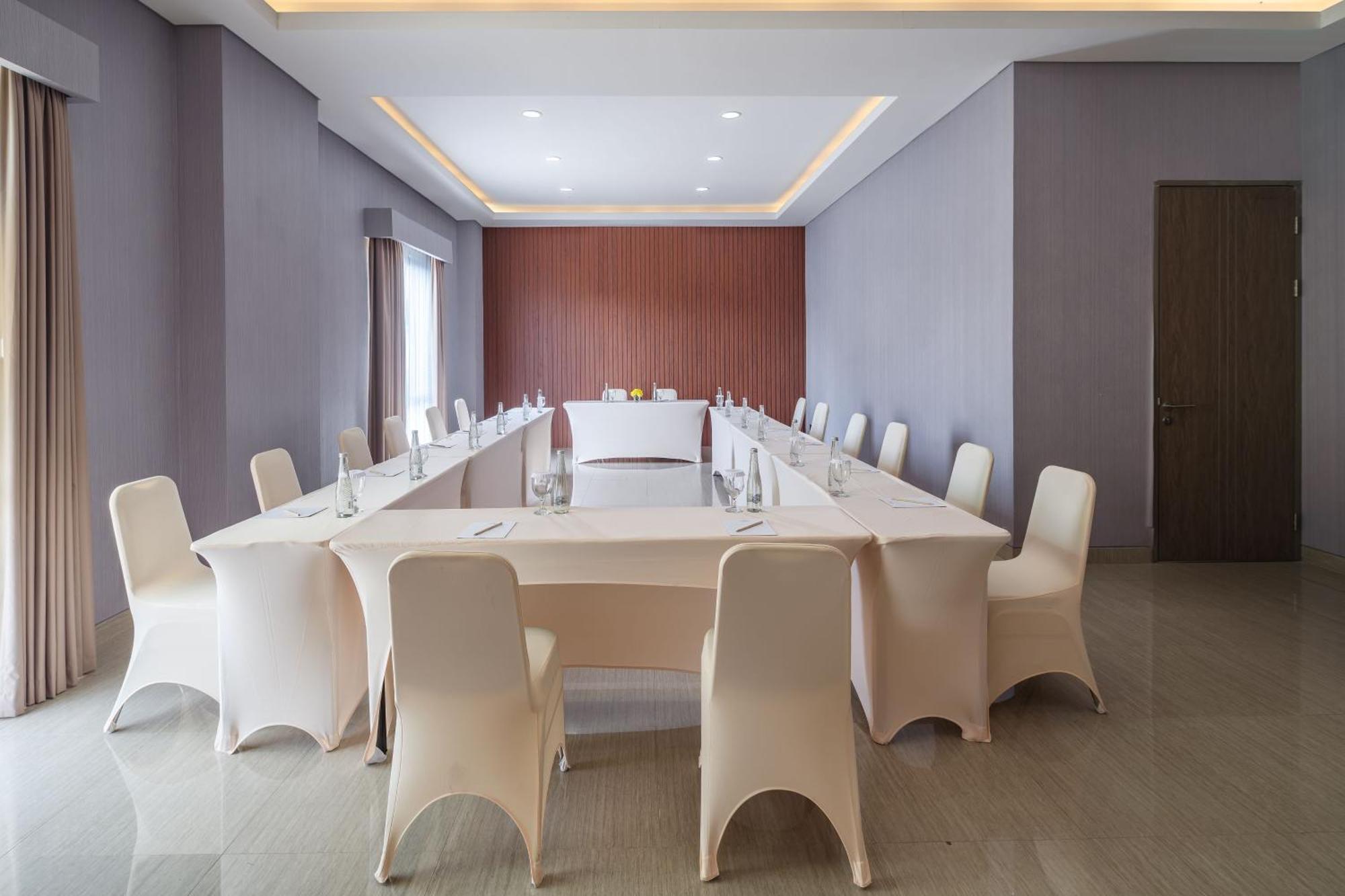 Hotel Santika Blitar Esterno foto