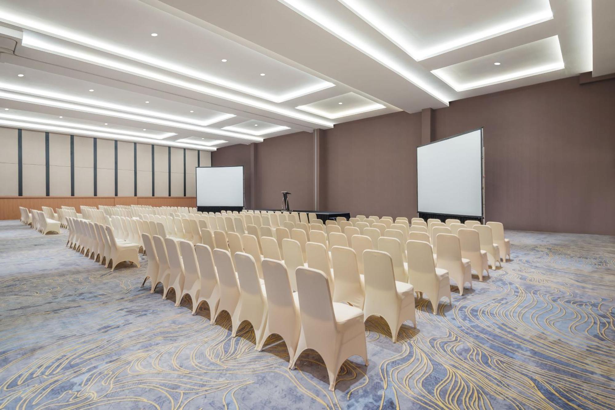 Hotel Santika Blitar Esterno foto