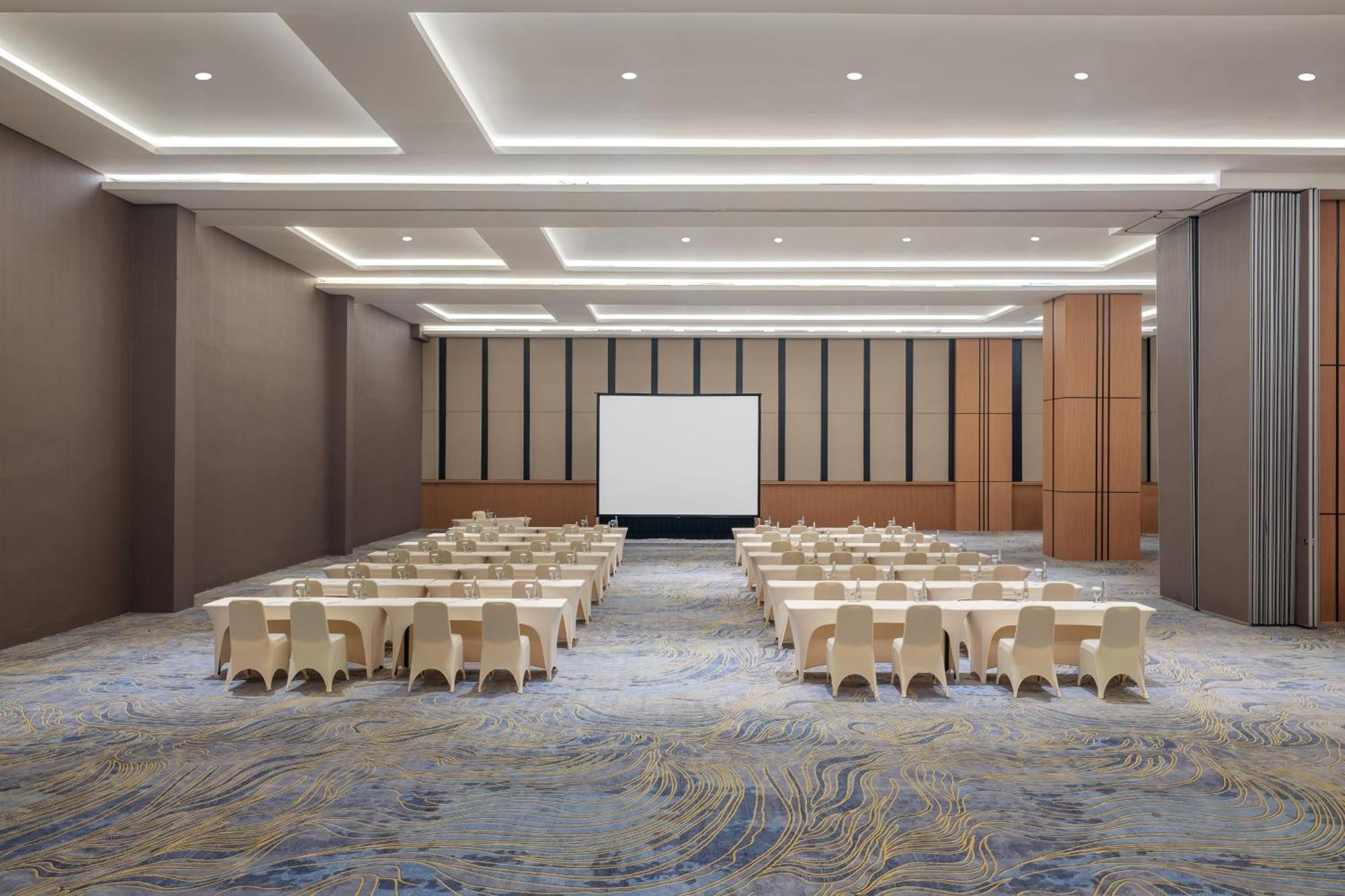 Hotel Santika Blitar Esterno foto