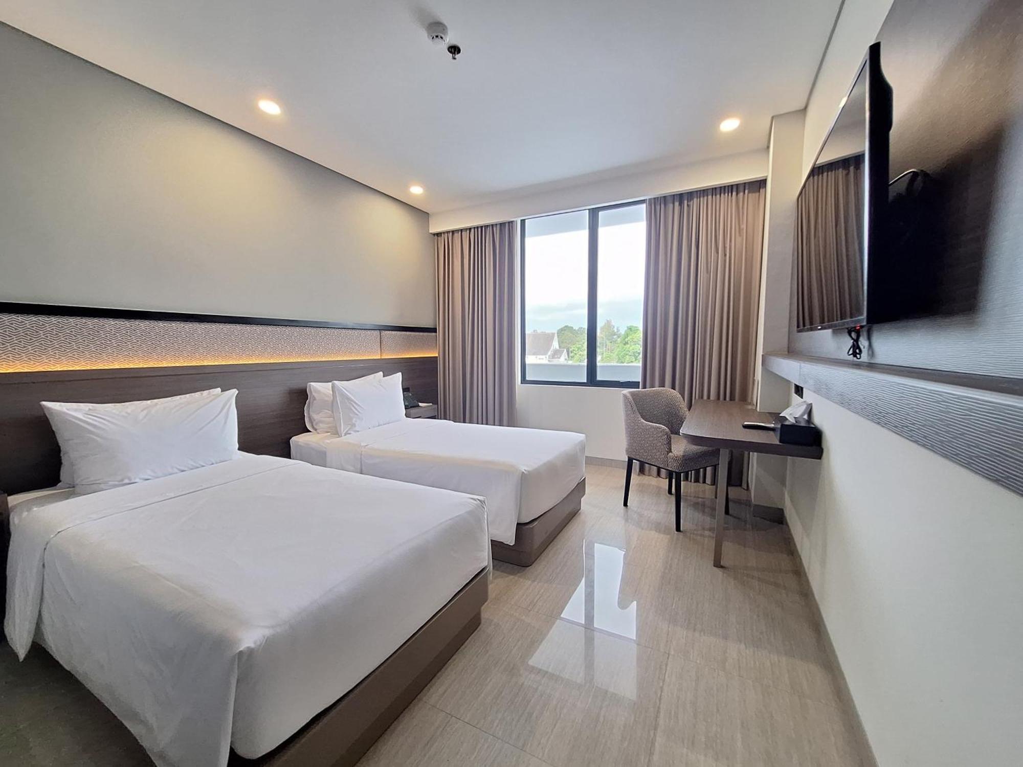 Hotel Santika Blitar Esterno foto