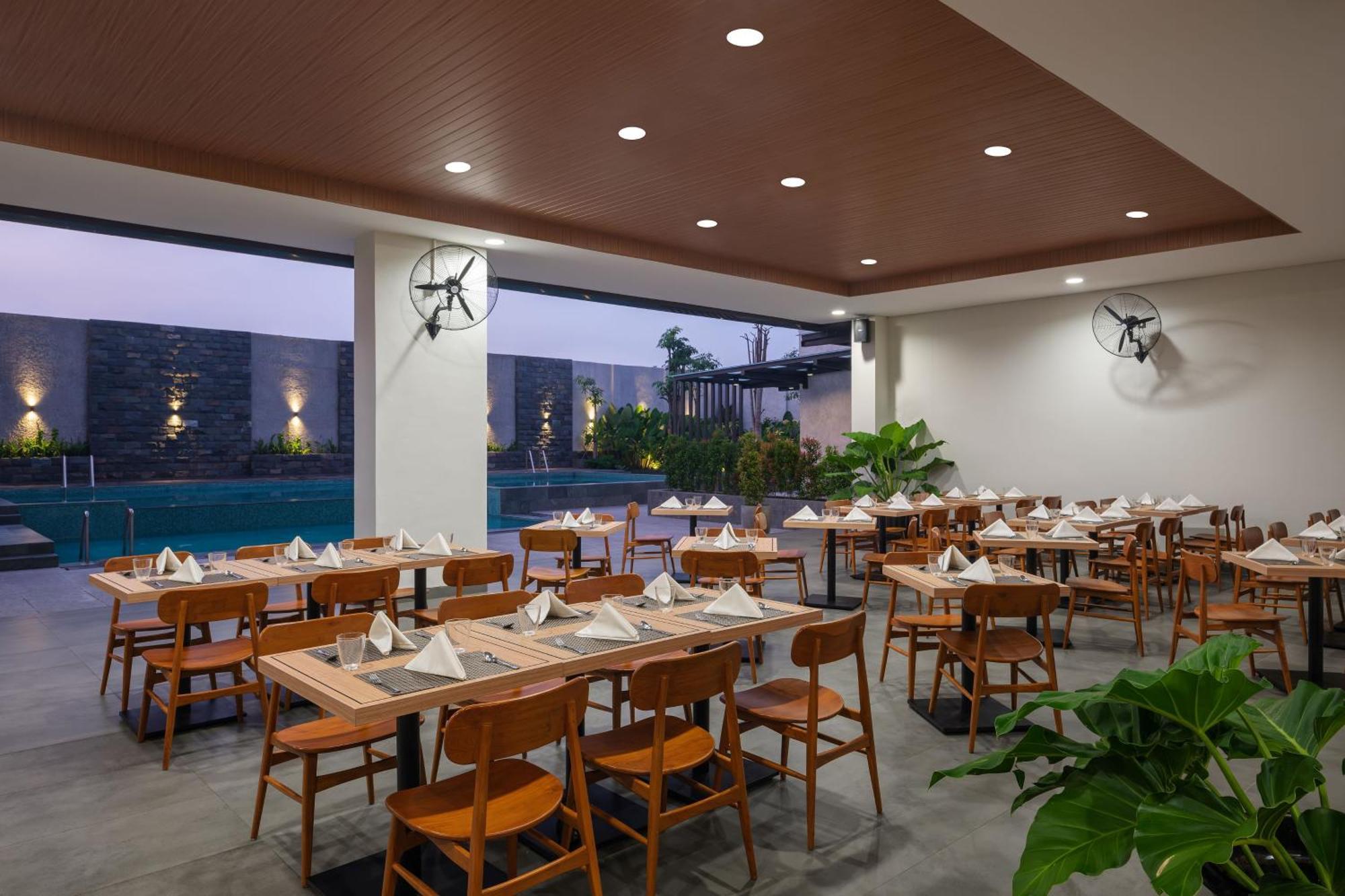 Hotel Santika Blitar Esterno foto