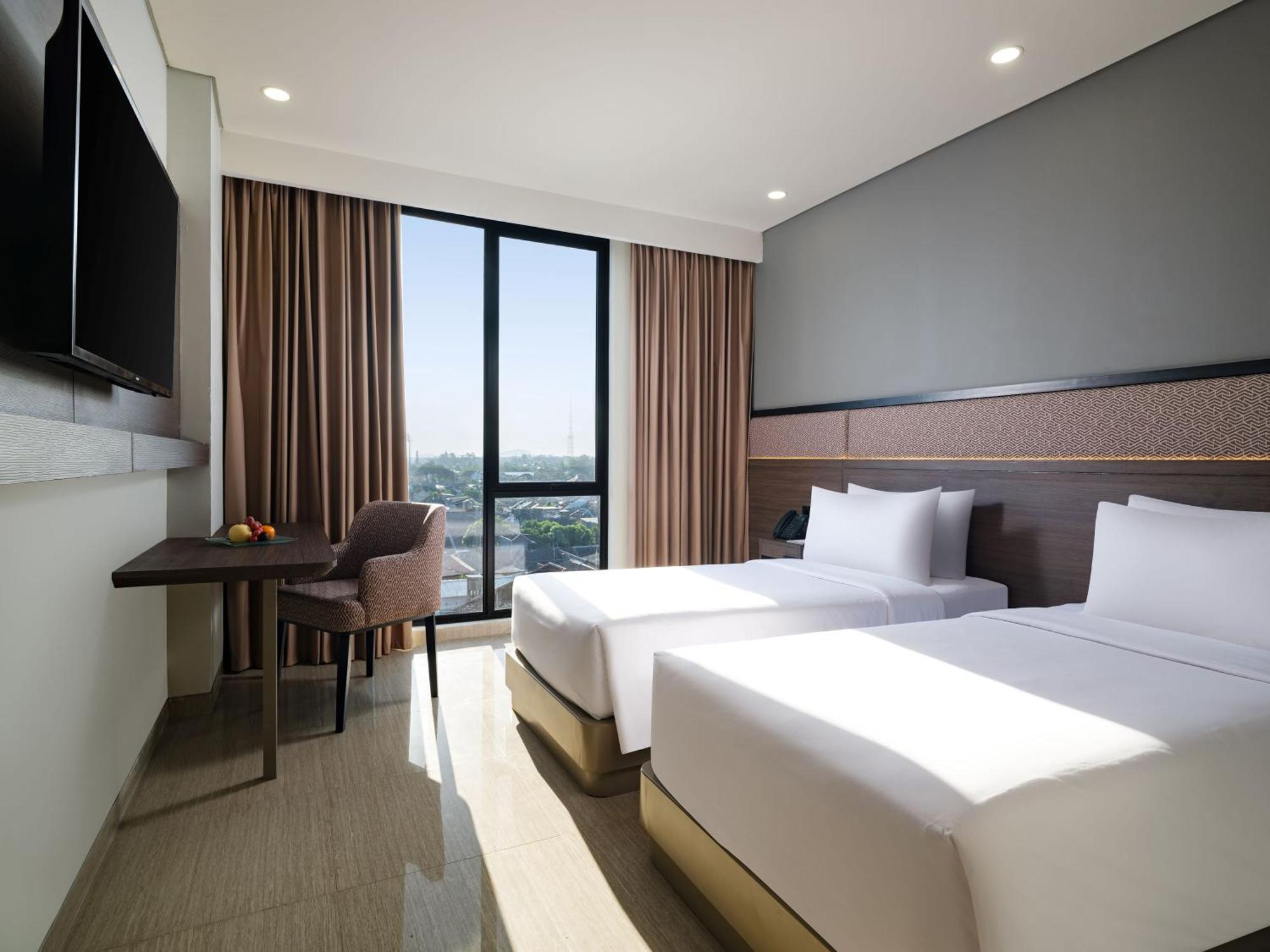 Hotel Santika Blitar Esterno foto